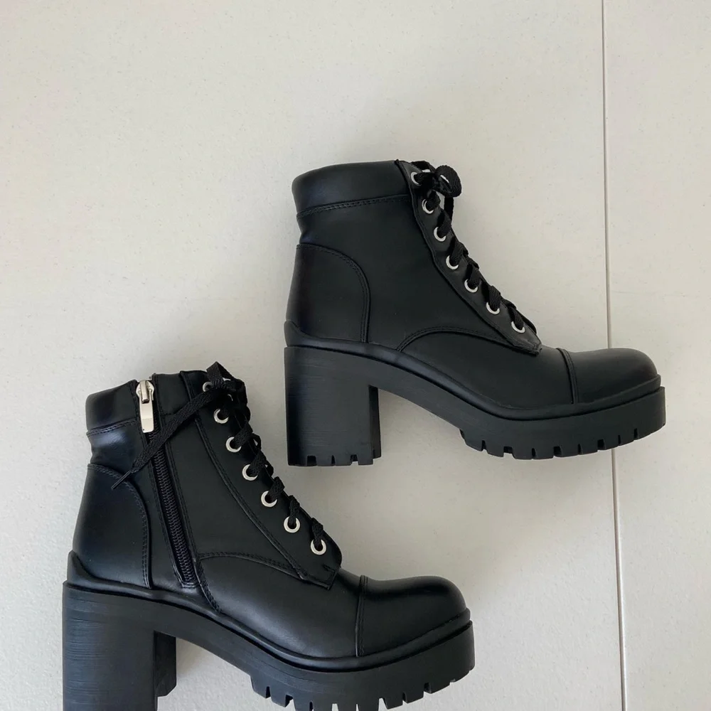 NWOT | Nine West women’s faux leather lace up combat zip boots wedge chunk heel - Picture 4 of 7